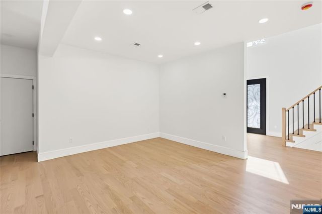 35 Harvey Street, Closter, NJ 07624
