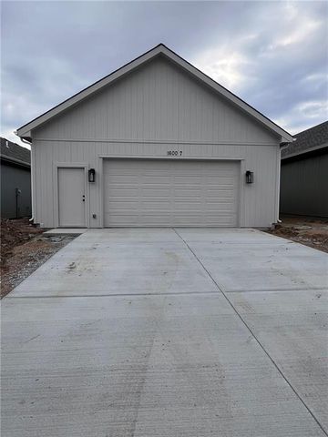 1600 Cottonwood Creek Avenue 7, Kearney, MO 64060