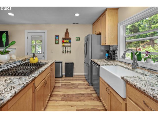 6180 Ne VERA St, Portland, OR 97213