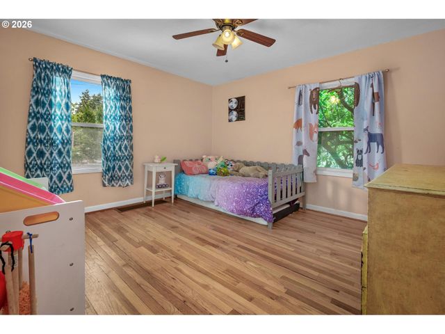 6180 Ne VERA St, Portland, OR 97213