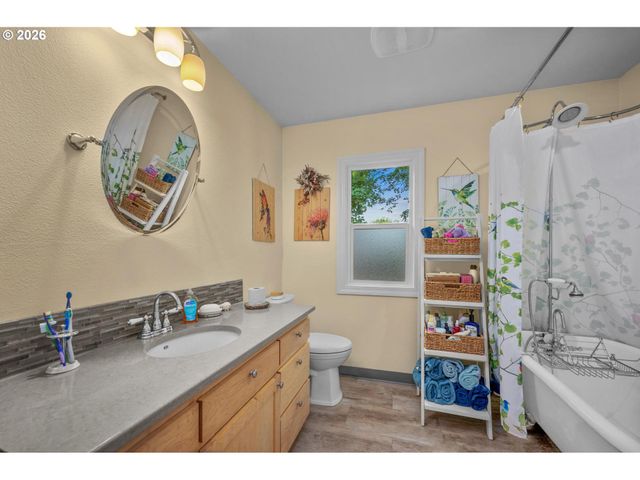6180 Ne VERA St, Portland, OR 97213