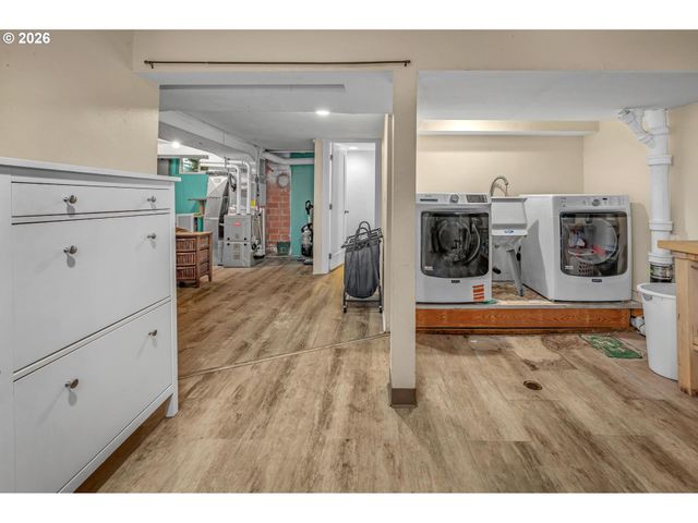 6180 Ne VERA St, Portland, OR 97213