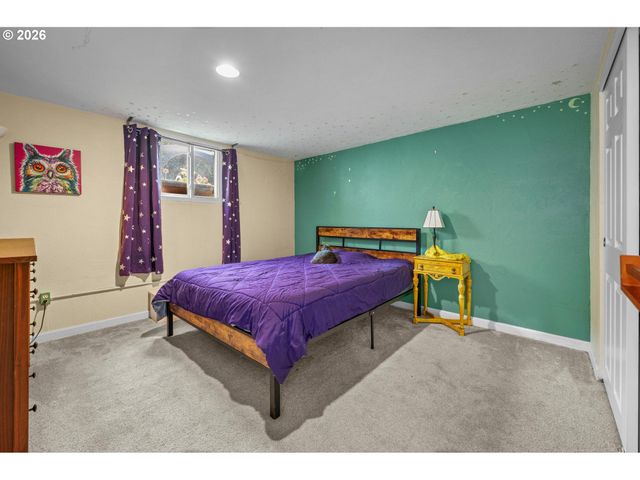 6180 Ne VERA St, Portland, OR 97213
