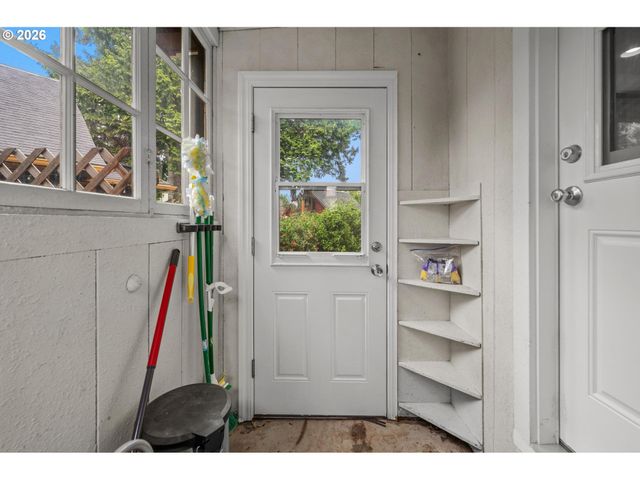 6180 Ne VERA St, Portland, OR 97213