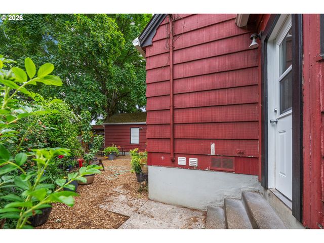 6180 Ne VERA St, Portland, OR 97213