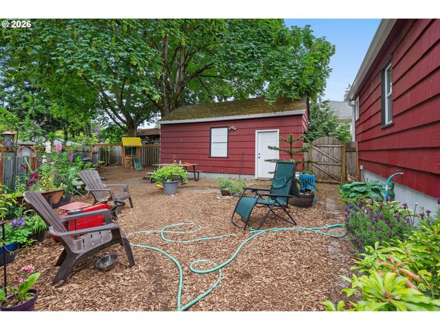 6180 Ne VERA St, Portland, OR 97213
