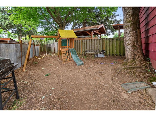 6180 Ne VERA St, Portland, OR 97213