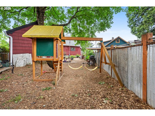 6180 Ne VERA St, Portland, OR 97213