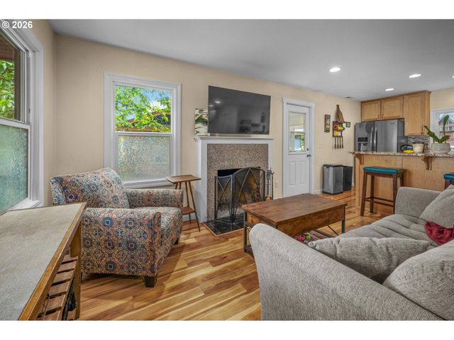 6180 Ne VERA St, Portland, OR 97213