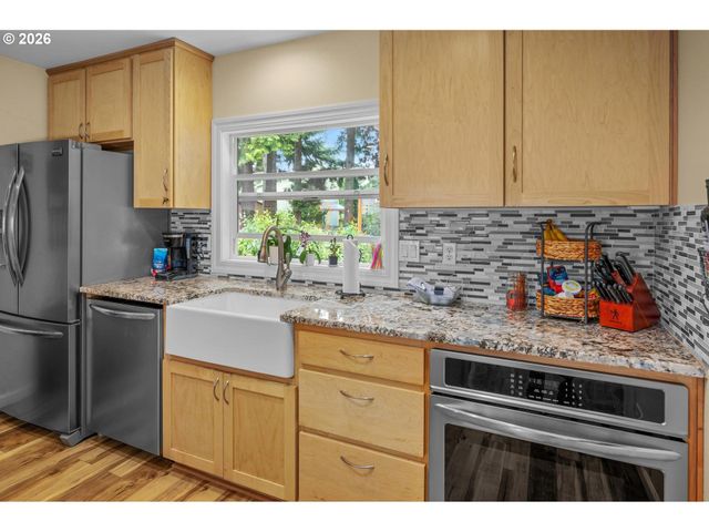 6180 Ne VERA St, Portland, OR 97213