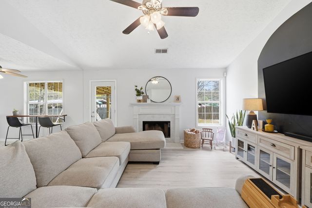 1001 Marina Trace Drive, Acworth, GA 30101