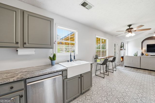 1001 Marina Trace Drive, Acworth, GA 30101