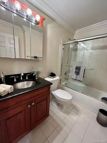 1420 Dolphin Lane 1420, Holbrook, NY 11741