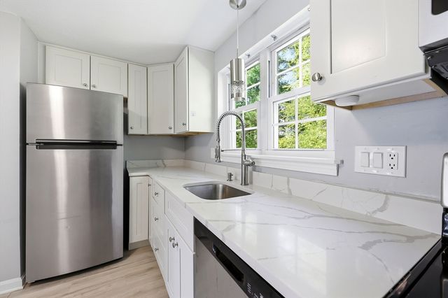 8 Maple Crest Cir C, Holyoke, MA 01040