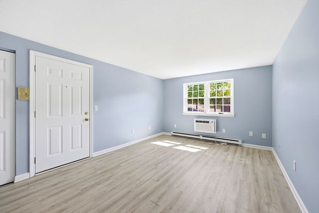 8 Maple Crest Cir C, Holyoke, MA 01040