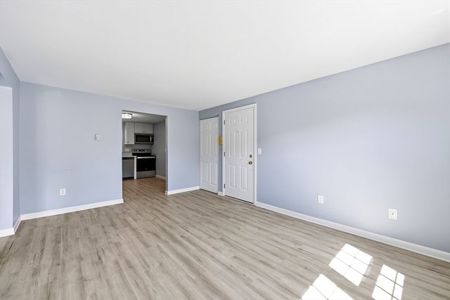 8 Maple Crest Cir C, Holyoke, MA 01040