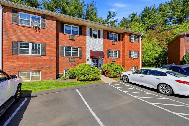 8 Maple Crest Cir C, Holyoke, MA 01040