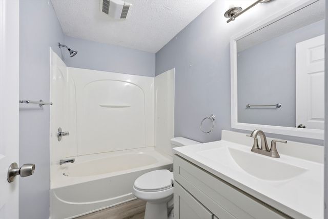 8 Maple Crest Cir C, Holyoke, MA 01040