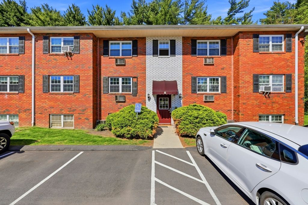 8 Maple Crest Cir C, Holyoke, MA 01040