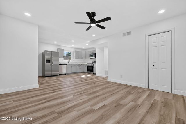 10905 Grafton Hall Rd, Louisville, KY 40272