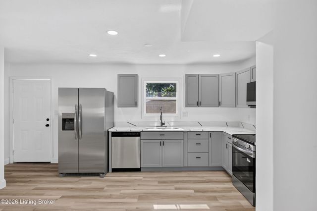 10905 Grafton Hall Rd, Louisville, KY 40272