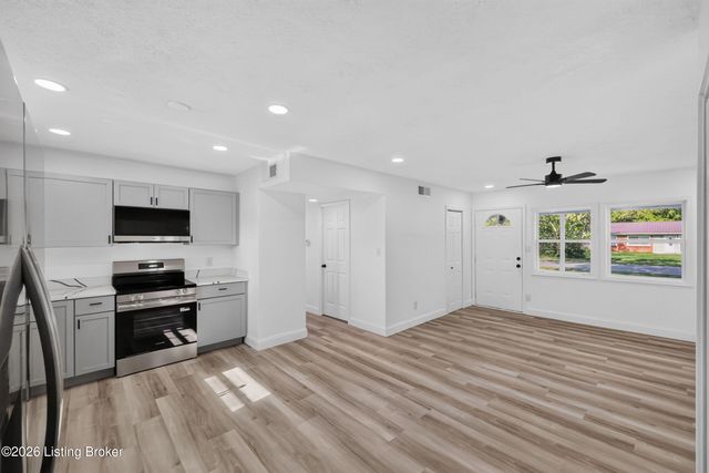 10905 Grafton Hall Rd, Louisville, KY 40272