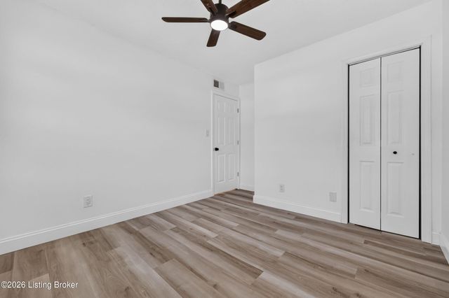 10905 Grafton Hall Rd, Louisville, KY 40272