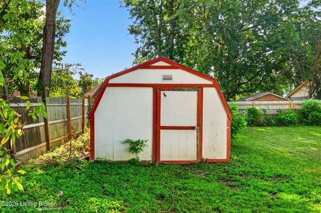 10905 Grafton Hall Rd, Louisville, KY 40272