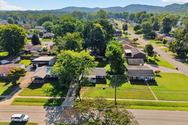 10905 Grafton Hall Rd, Louisville, KY 40272