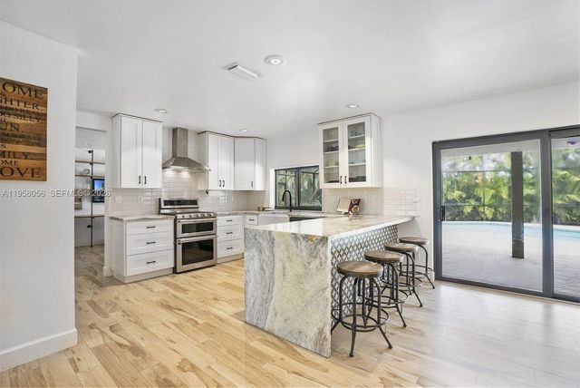 8705 SW 176th St, Palmetto Bay, FL 33157