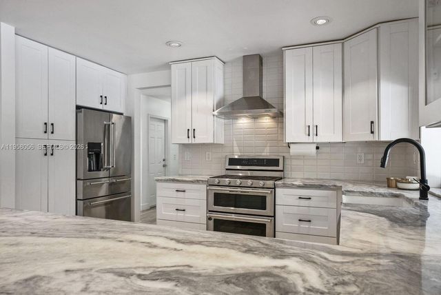 8705 SW 176th St, Palmetto Bay, FL 33157