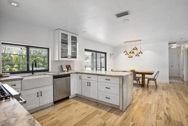 8705 SW 176th St, Palmetto Bay, FL 33157