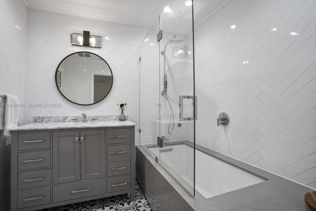 8705 SW 176th St, Palmetto Bay, FL 33157