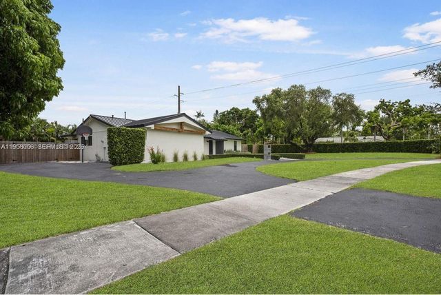 8705 SW 176th St, Palmetto Bay, FL 33157