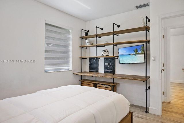 8705 SW 176th St, Palmetto Bay, FL 33157