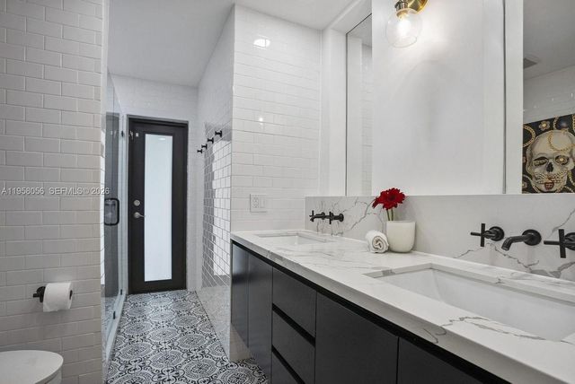 8705 SW 176th St, Palmetto Bay, FL 33157