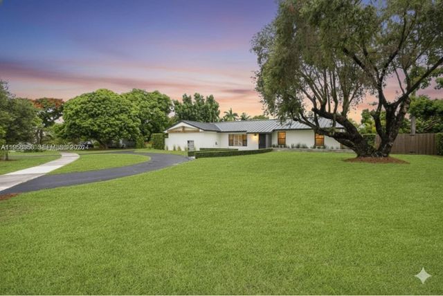 8705 SW 176th St, Palmetto Bay, FL 33157