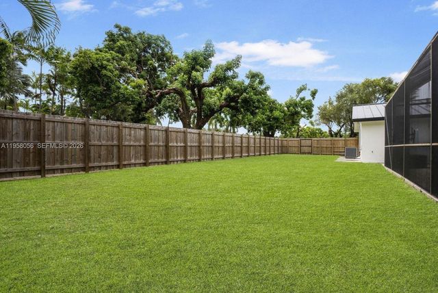 8705 SW 176th St, Palmetto Bay, FL 33157