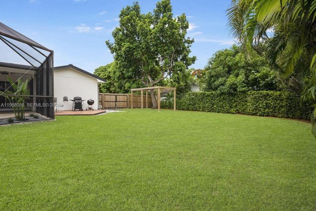 8705 SW 176th St, Palmetto Bay, FL 33157