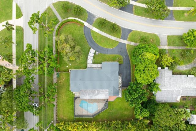 8705 SW 176th St, Palmetto Bay, FL 33157