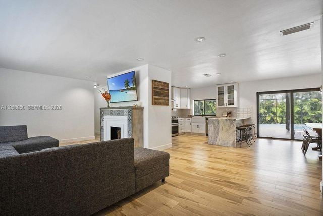 8705 SW 176th St, Palmetto Bay, FL 33157