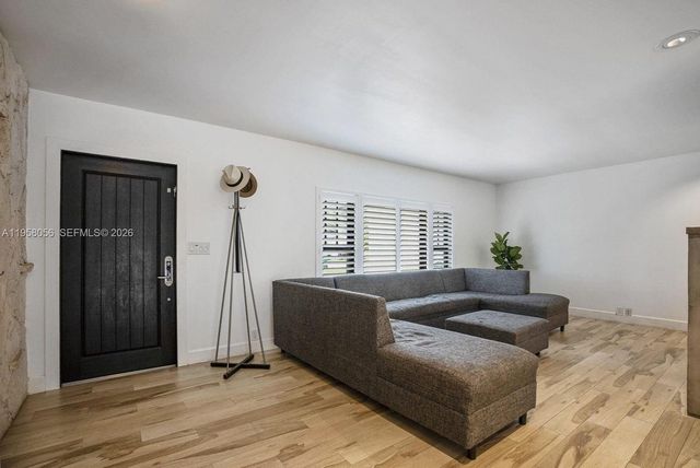 8705 SW 176th St, Palmetto Bay, FL 33157