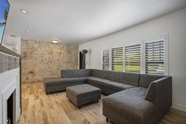 8705 SW 176th St, Palmetto Bay, FL 33157