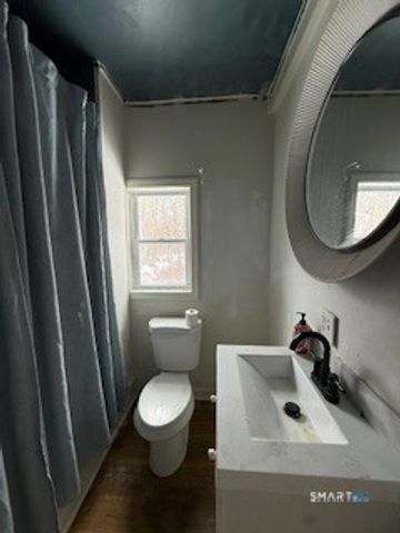 52 Walnut Hill Road, East Lyme, CT 06333