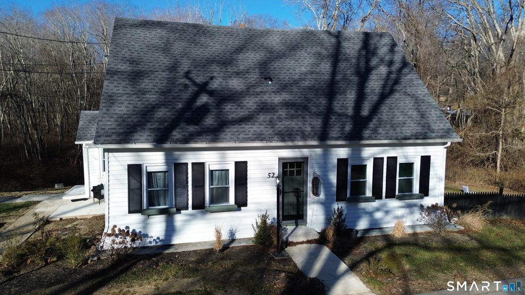 52 Walnut Hill Road, East Lyme, CT 06333