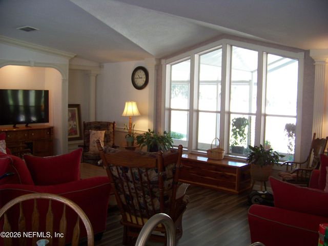 105 LAKE COMO Drive, Pomona Park, FL 32181