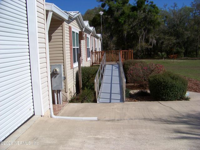 105 LAKE COMO Drive, Pomona Park, FL 32181