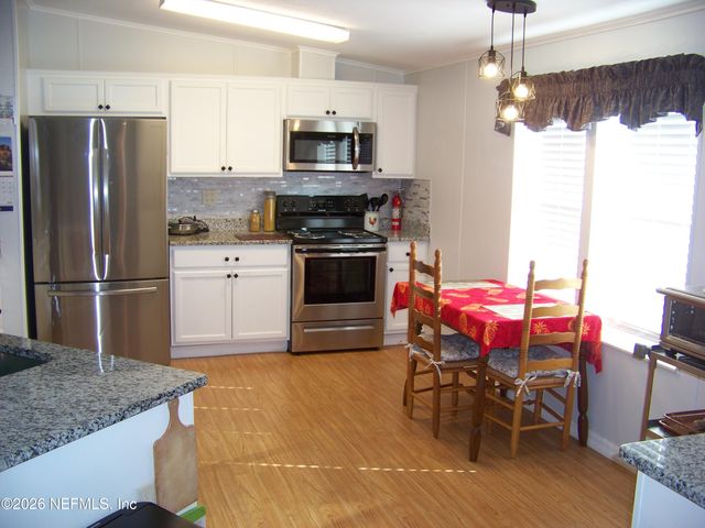 105 LAKE COMO Drive, Pomona Park, FL 32181