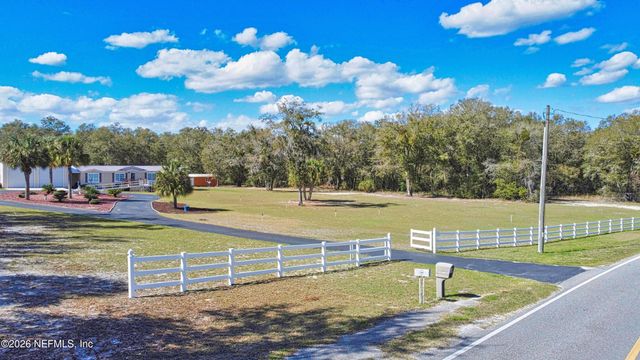 105 LAKE COMO Drive, Pomona Park, FL 32181