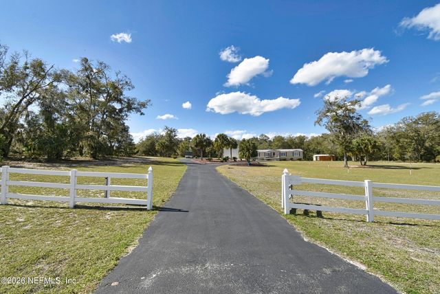 105 LAKE COMO Drive, Pomona Park, FL 32181